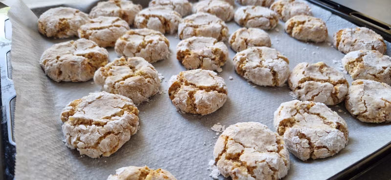 Ghoribas (Moroccan almond cookies)