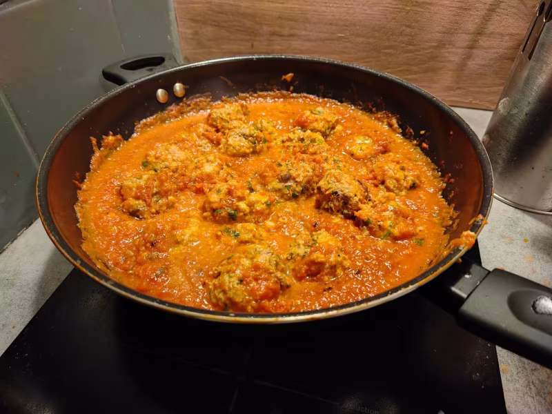 Meatballs in sauce